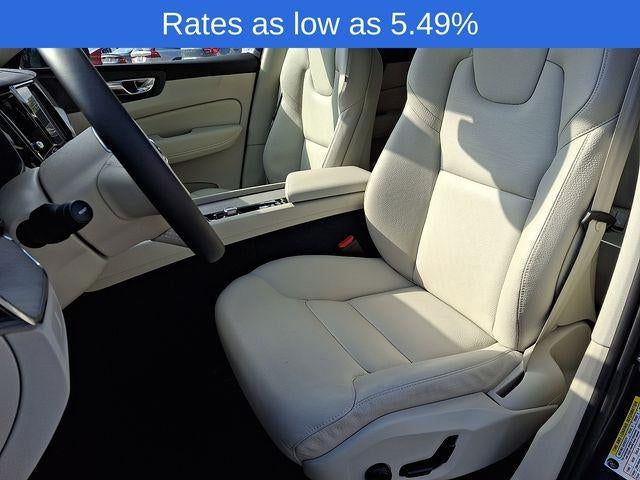 2023 Volvo XC60 B5 AWD Plus Dark Theme