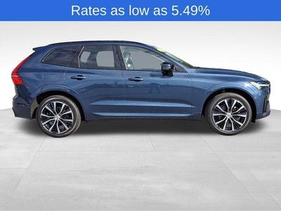 2023 Volvo XC60 B5 AWD Plus Dark Theme