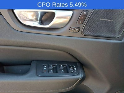2023 Volvo XC60 B5 AWD Plus Dark Theme