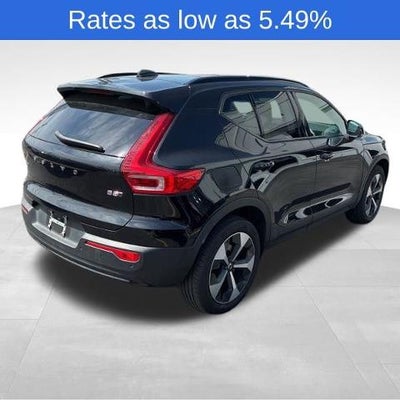 2025 Volvo XC40 B5 AWD Plus Dark Theme