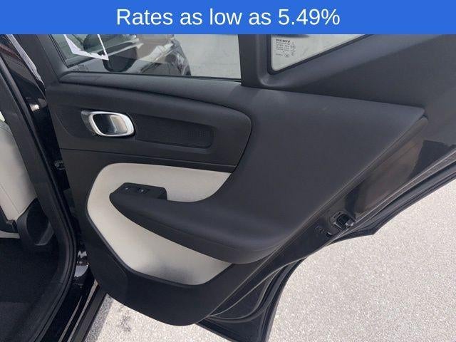 2025 Volvo XC40 B5 AWD Plus Dark Theme