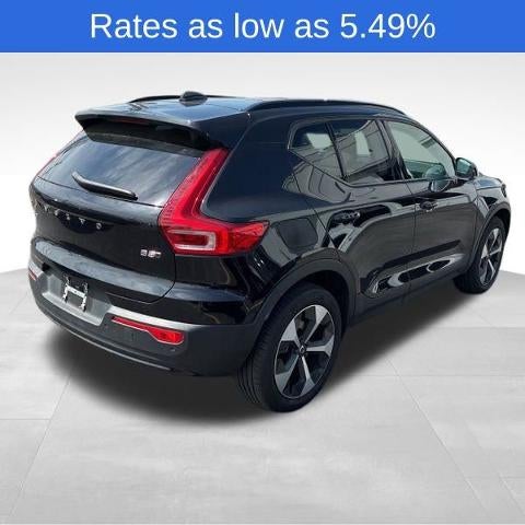2025 Volvo XC40 B5 AWD Plus Dark Theme