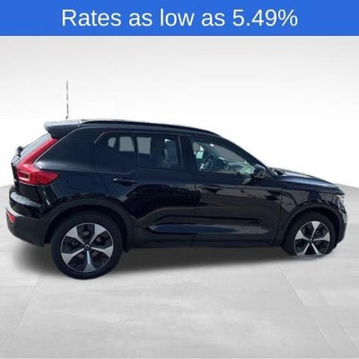 2025 Volvo XC40 B5 AWD Plus Dark Theme