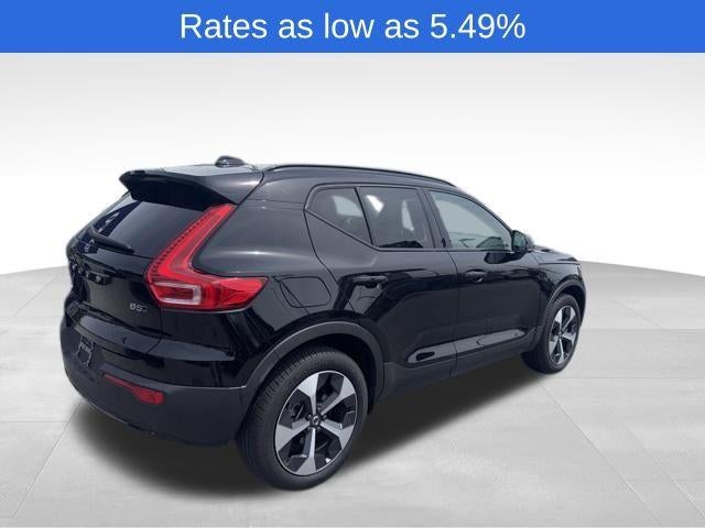 2025 Volvo XC40 B5 AWD Plus Dark Theme