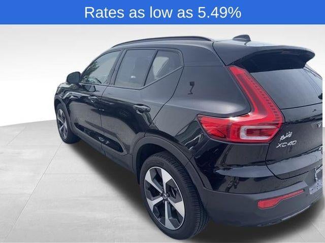 2025 Volvo XC40 B5 AWD Plus Dark Theme