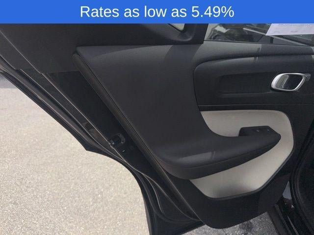 2025 Volvo XC40 B5 AWD Plus Dark Theme