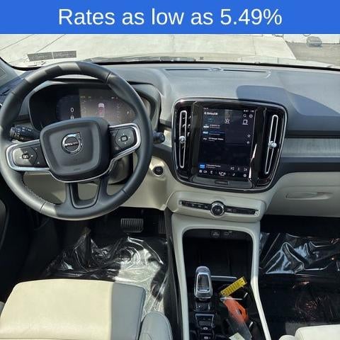 2025 Volvo XC40 B5 AWD Plus Dark Theme