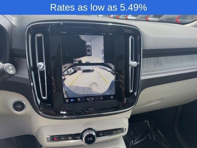 2025 Volvo XC40 B5 AWD Plus Dark Theme