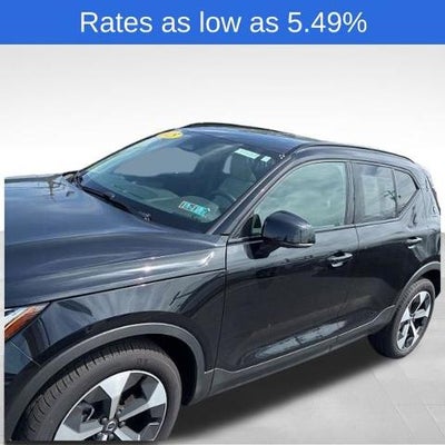 2025 Volvo XC40 B5 AWD Plus Dark Theme