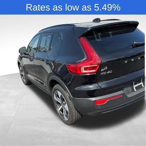 2025 Volvo XC40 B5 AWD Plus Dark Theme