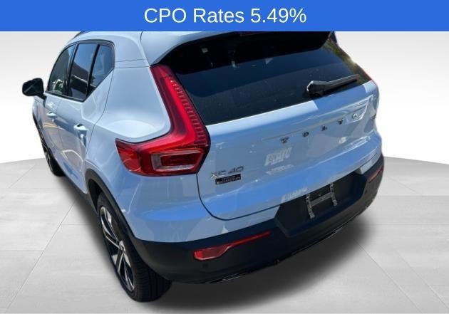 2024 Volvo XC40 B5 AWD Plus Dark Theme