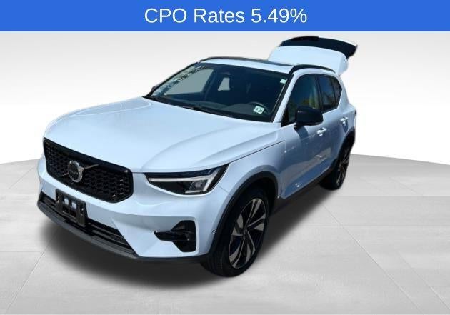 2024 Volvo XC40 B5 AWD Plus Dark Theme