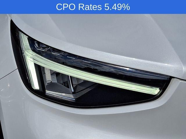 2023 Volvo XC40 B5 AWD Plus Dark Theme