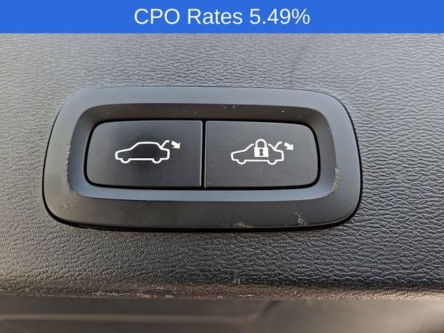 2023 Volvo XC40 B5 AWD Plus Dark Theme