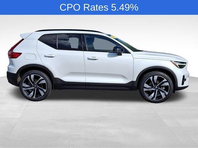2023 Volvo XC40 B5 AWD Plus Dark Theme