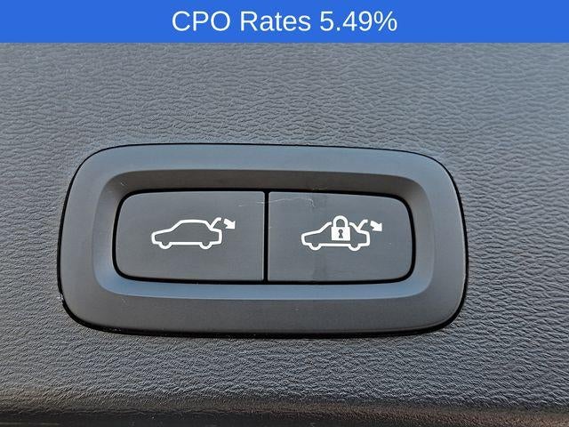 2023 Volvo XC40 B5 AWD Plus Dark Theme