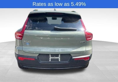 2023 Volvo XC40 B5 AWD Plus Dark Theme