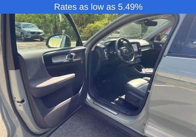 2023 Volvo XC40 B5 AWD Plus Dark Theme