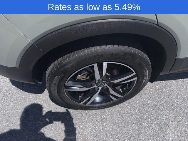 2023 Volvo XC40 B5 AWD Plus Dark Theme