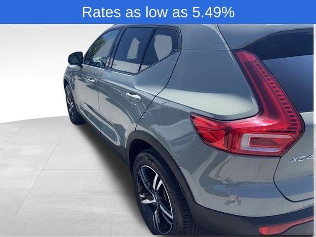 2023 Volvo XC40 B5 AWD Plus Dark Theme