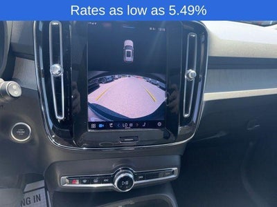 2023 Volvo XC40 B5 AWD Plus Dark Theme