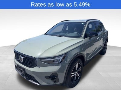 2023 Volvo XC40 B5 AWD Plus Dark Theme