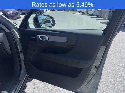 2023 Volvo XC40 B5 AWD Plus Dark Theme