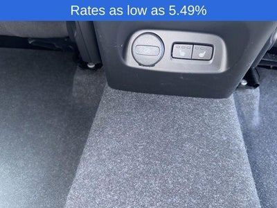 2023 Volvo XC40 B5 AWD Plus Dark Theme