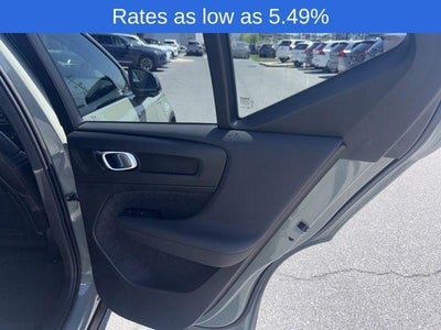 2023 Volvo XC40 B5 AWD Plus Dark Theme