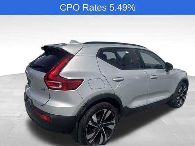 2023 Volvo XC40 B5 AWD Plus Dark Theme