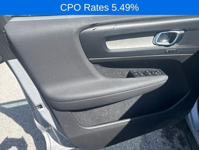 2023 Volvo XC40 B5 AWD Plus Dark Theme