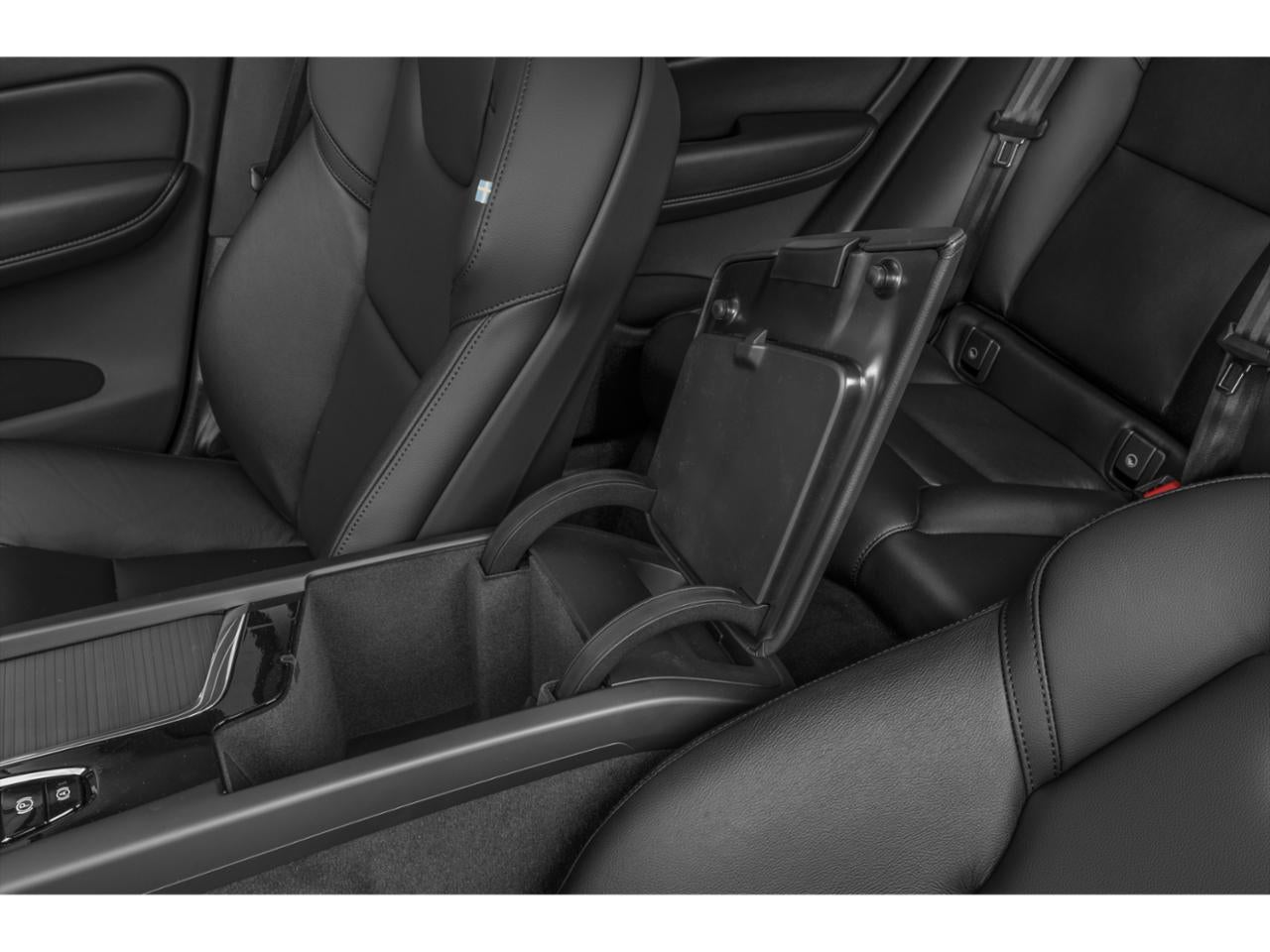 2025 Volvo XC60 B5 AWD Plus
