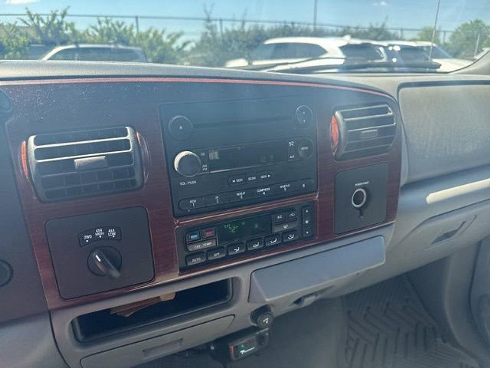 2005 Ford Super Duty F-350 SRW Lariat