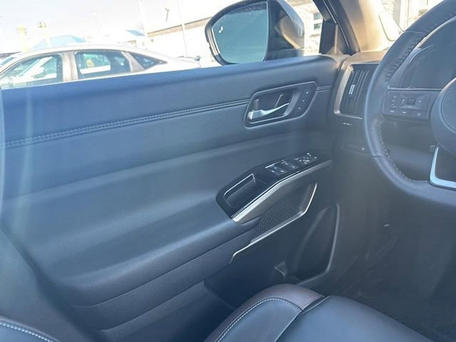 2025 Nissan Pathfinder Platinum 4WD