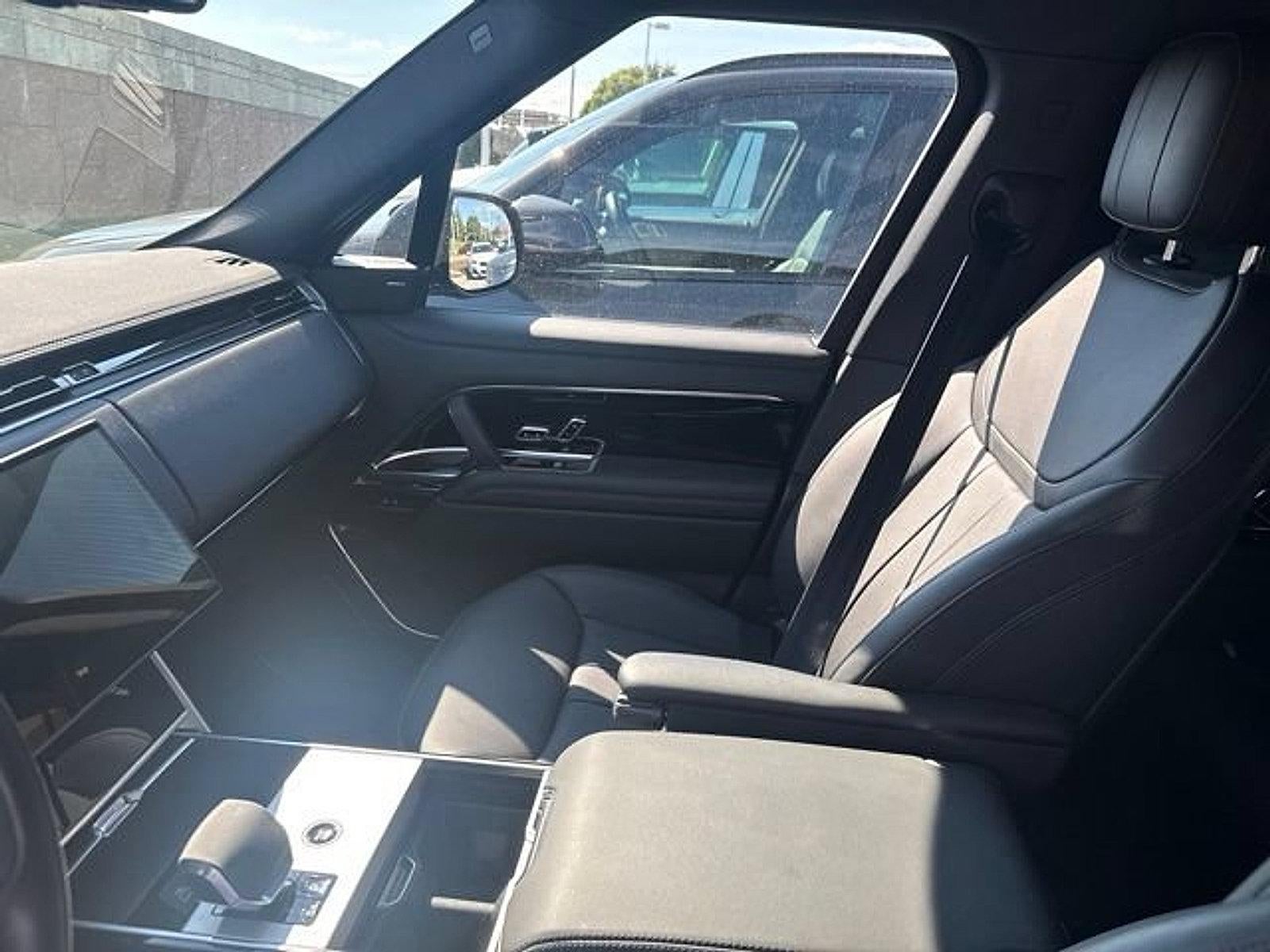 2024 Land Rover Range Rover P530 SE SWB