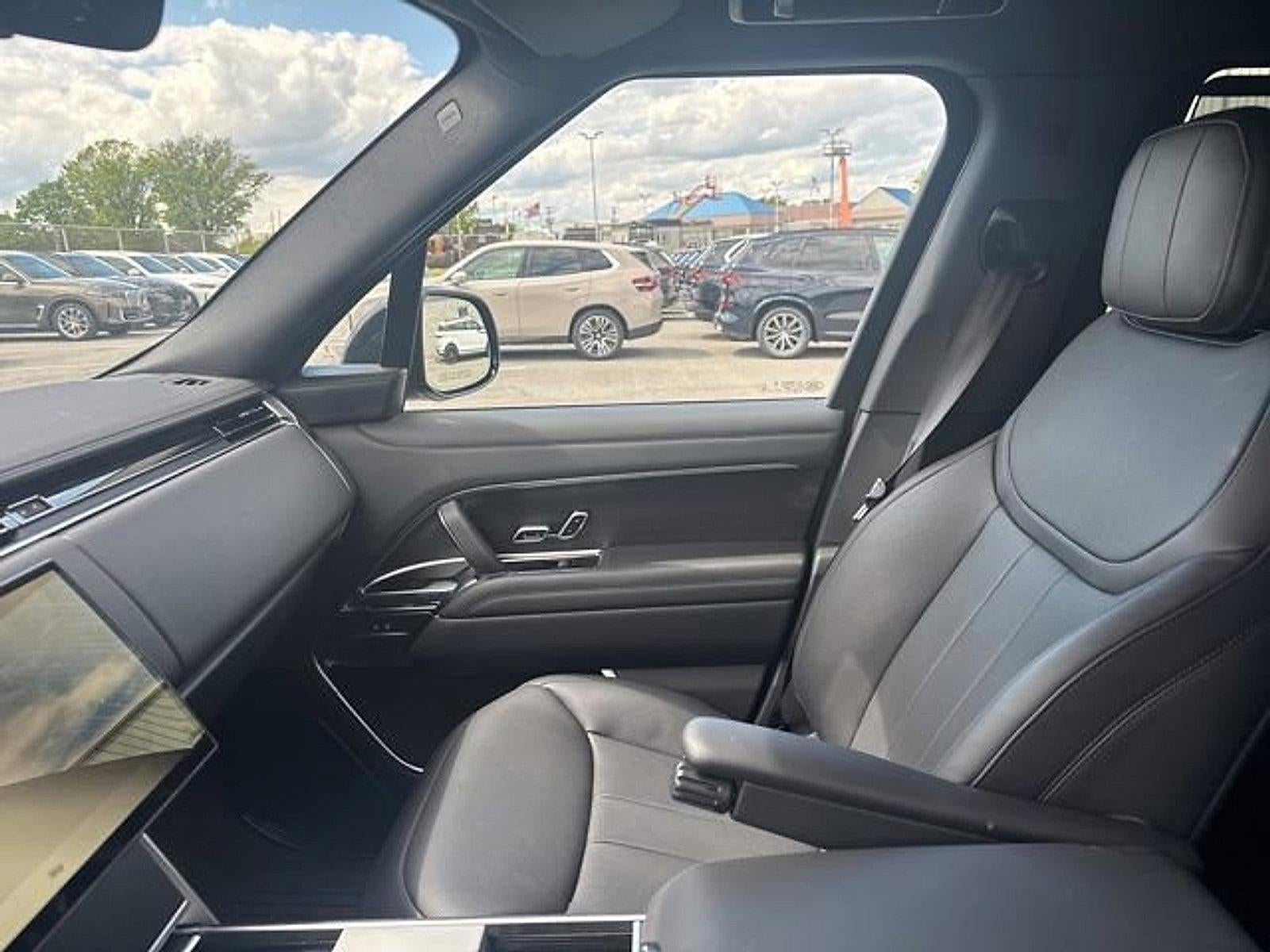2025 Land Rover Range Rover P400 SE LWB 7 Seat
