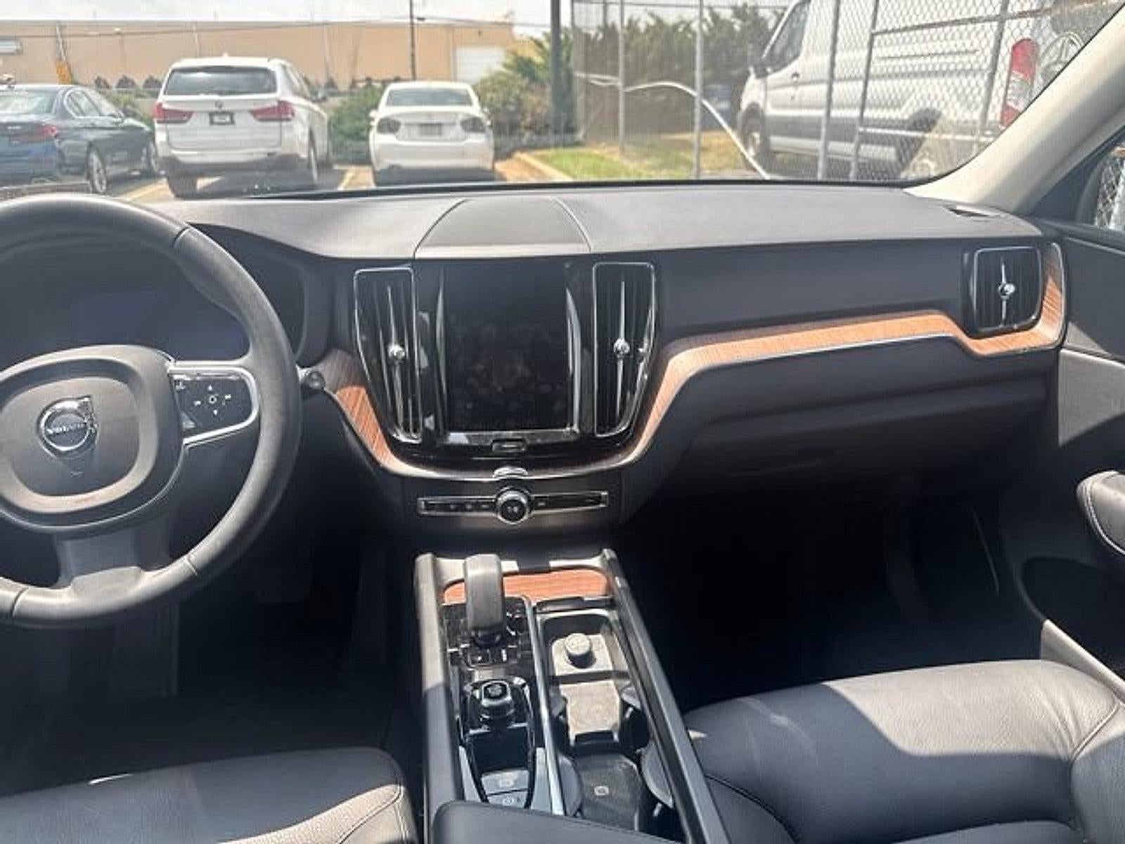2023 Volvo XC60 B5 AWD Plus Bright Theme