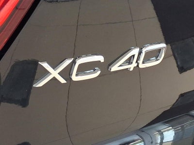 2024 Volvo XC40 B5 AWD Plus Dark Theme
