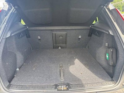 2024 Volvo XC40 B5 AWD Plus Dark Theme