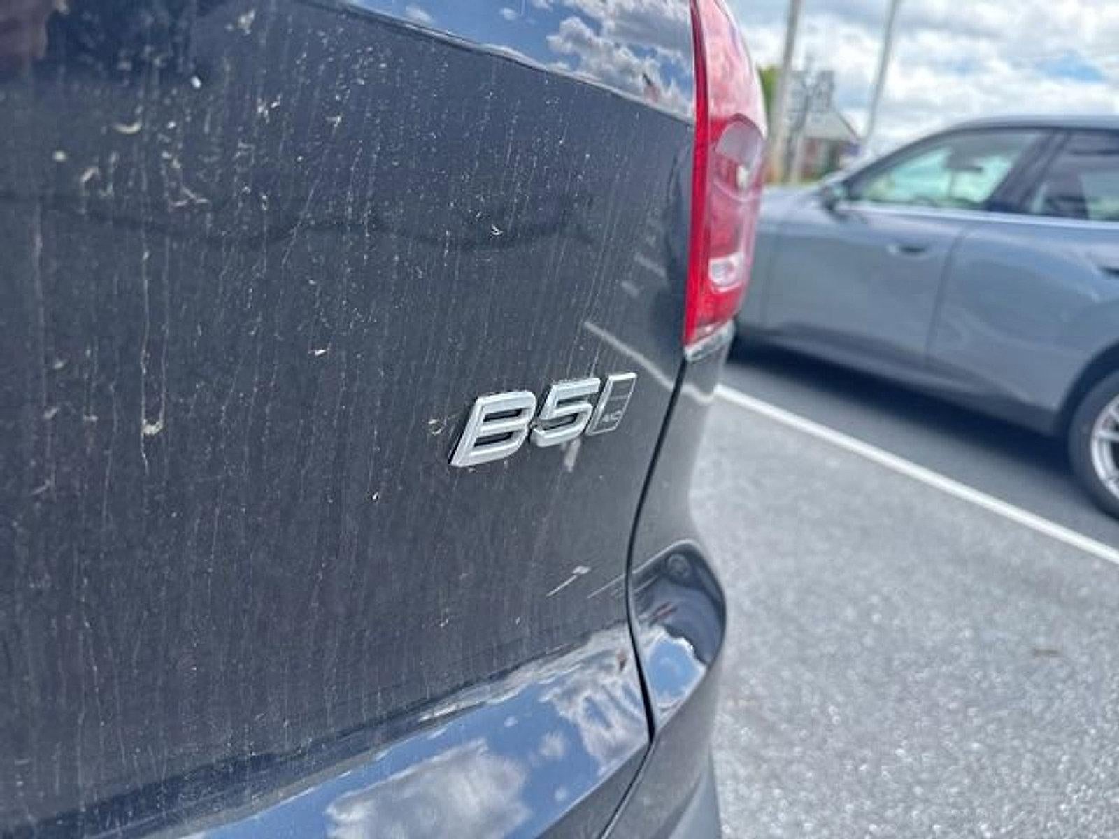 2024 Volvo XC40 B5 AWD Plus Dark Theme