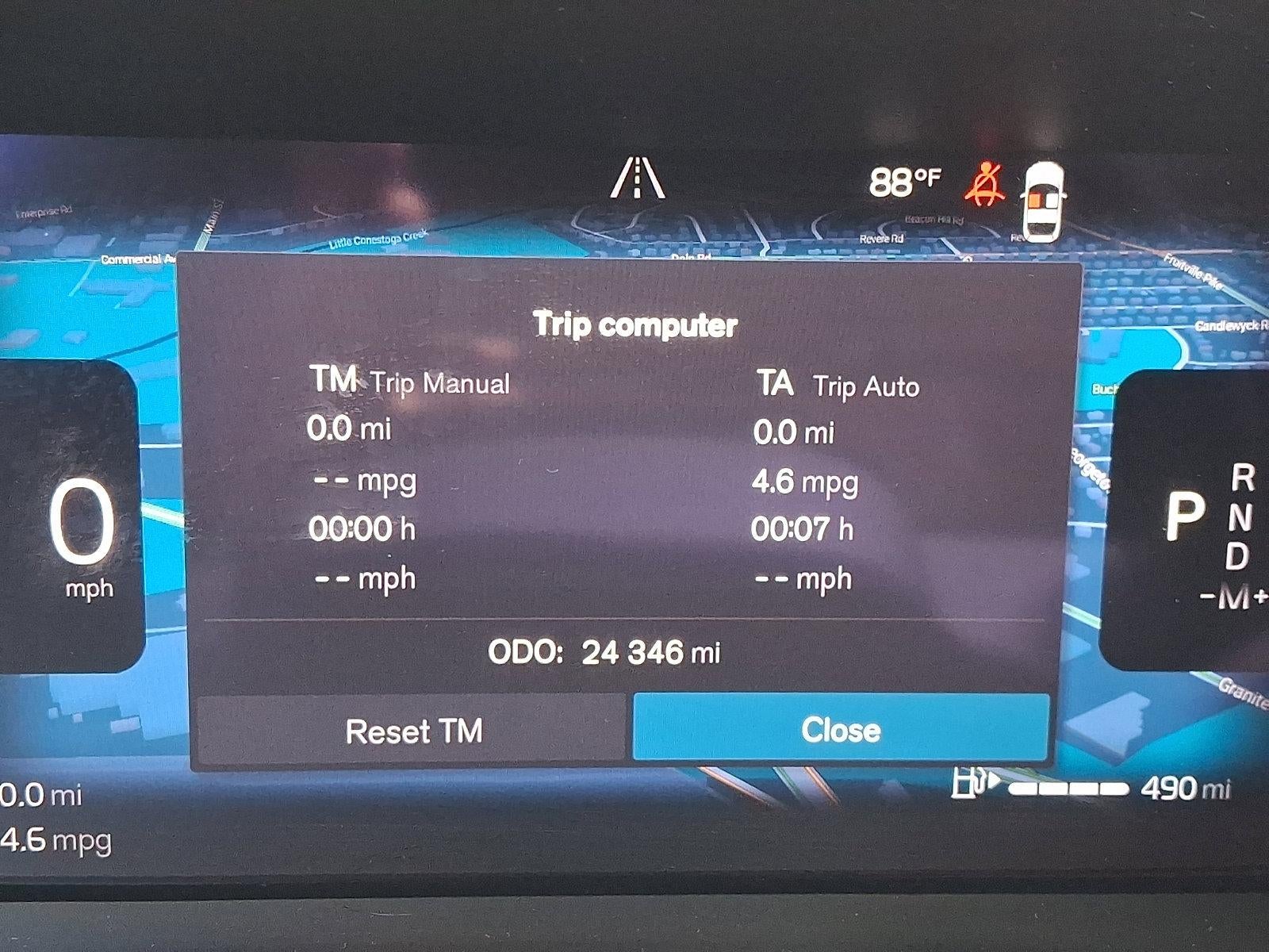 2024 Volvo XC40 B5 AWD Plus Dark Theme