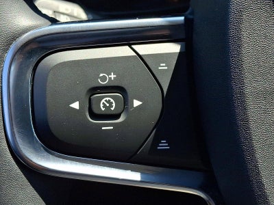 2024 Volvo XC40 B5 AWD Plus Dark Theme