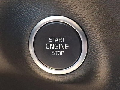 2024 Volvo XC40 B5 AWD Plus Dark Theme