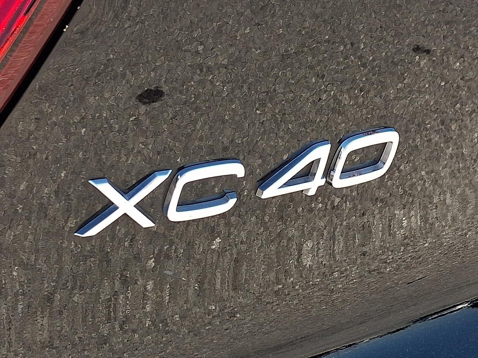 2024 Volvo XC40 B5 AWD Plus Dark Theme