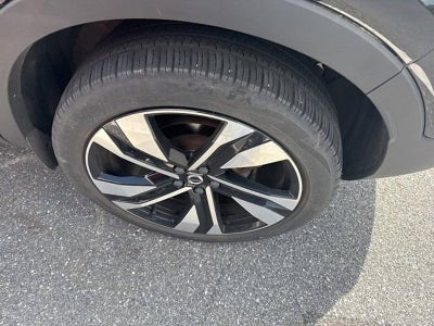 2024 Volvo XC40 B5 AWD Plus Dark Theme