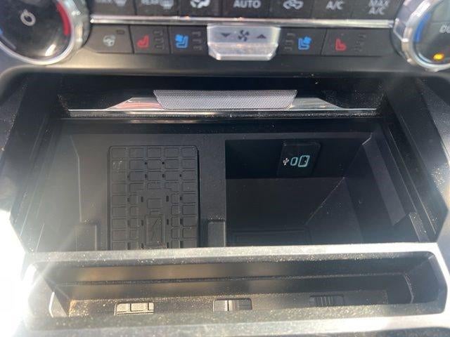 2023 Ford Super Duty F-350 DRW LARIAT 4WD Crew Cab 8' Box