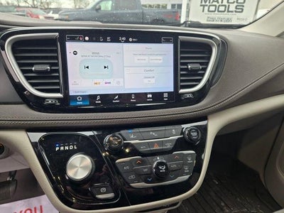 2021 Chrysler Pacifica Hybrid Touring FWD