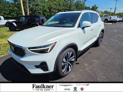 2024 Volvo XC40 B5 AWD Plus Bright Theme