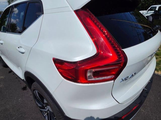2024 Volvo XC40 B5 AWD Plus Bright Theme