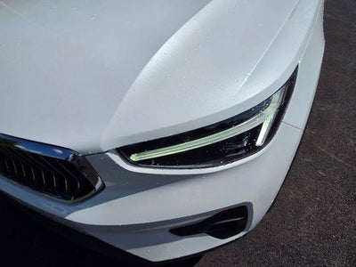 2024 Volvo XC40 B5 AWD Plus Bright Theme